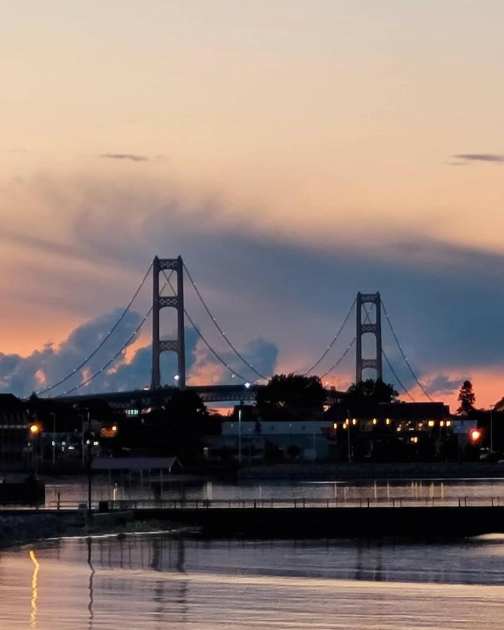 Mackinaw Beach And Bay Inn & Suites Mackinaw City Luaran gambar