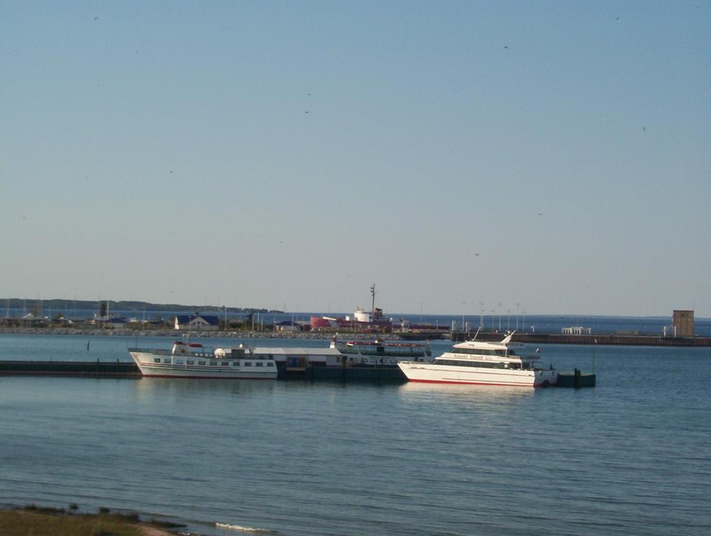 Mackinaw Beach And Bay Inn & Suites Mackinaw City Luaran gambar
